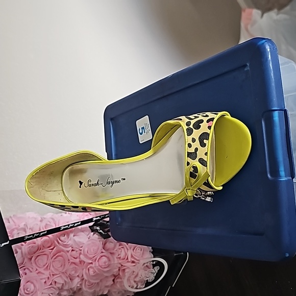 Open toed animal print pumps - Picture 3 of 4